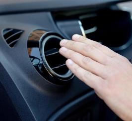 Giải quyết triệt để &lsquo;lạnh kh&ocirc;ng s&acirc;u&rsquo; cho xe Mercedes C200 tại MaxAuto